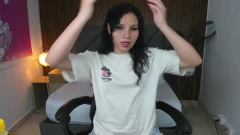 Snapshot of dulce_natyy chatting on 03-01-25, 12:01 N A T Y online show from 03-01-25, 12:01