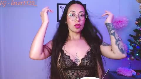 Snapshot of dulcemaria_alvarez22 chatting on 01-25-25, 03:51 Dulce online show from 01-25-25, 03:51