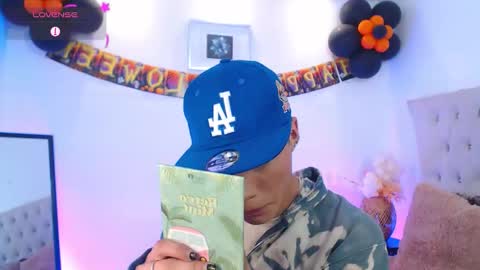 Dulcey online show from 10-21-25, 05:30