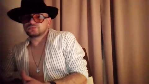 Snapshot of dumitrudolca chatting on 12-18-25, 01:33 nickyyyx online show from 12-18-25, 01:33