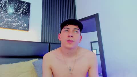 Snapshot of duolust chatting on 11-08-25, 03:23 Thomas and Noah online show from 11-08-25, 03:23