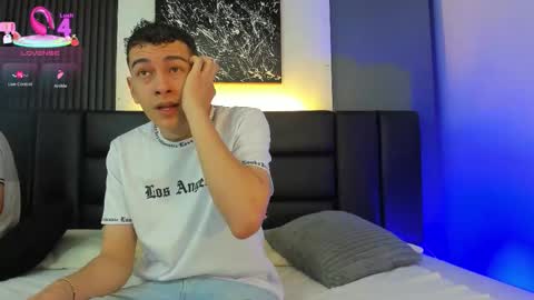 Snapshot of duolust chatting on 11-23-25, 01:00 Thomas and Noah online show from 11-23-25, 01:00