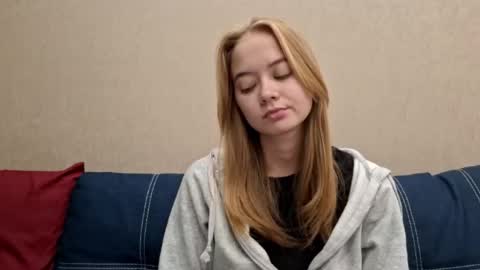 Alisa online show from 10-19-25, 11:44