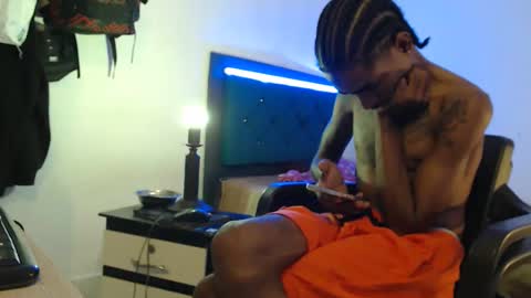 Snapshot of duvanf18 chatting on 05-10-26, 02:39 Elburrito online show from 05-10-26, 02:39