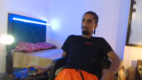 Snapshot of duvanf18 chatting on 05-10-26, 06:02 Elburrito online show from 05-10-26, 06:02