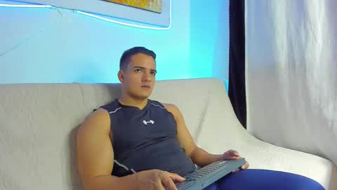 dwayne_esteven10 online show from 03-08-26, 07:28