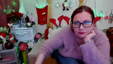 Snapshot of dyannelovee chatting on 12-26-24, 01:40 Dyanne online show from 12-26-24, 01:40