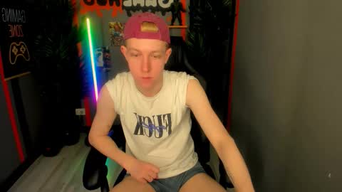 Snapshot of dylan_norton chatting on 02-12-26, 04:02 Dylan online show from 02-12-26, 04:02