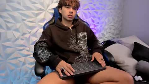 Dylan online show from 10-15-25, 01:44