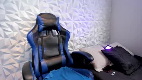 Dylan online show from 10-25-25, 02:24