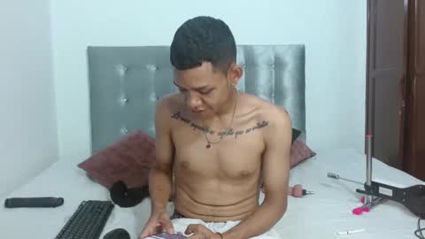 Snapshot of dylandevilx chatting on 09-17-25, 10:11 Dylan.. online show from 09-17-25, 10:11