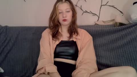 Snapshot of earn_my_lily chatting on 05-02-26, 05:12 Lily online show from 05-02-26, 05:12