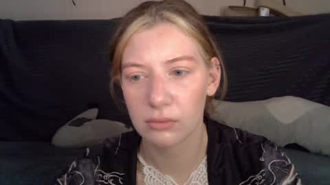 Snapshot of earn_my_lily chatting on 05-11-26, 07:36 Lily online show from 05-11-26, 07:36