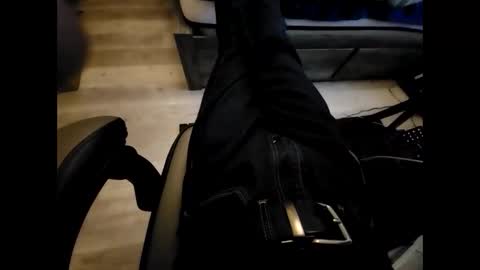 Snapshot of ears2ears chatting on 02-24-25, 01:13 Ears2ears online show from 02-24-25, 01:13