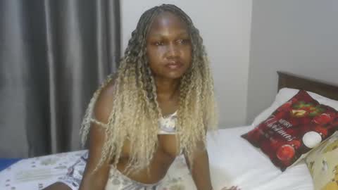 Snapshot of east_queen chatting on 12-20-24, 06:45 east_queen online show from 12-20-24, 06:45