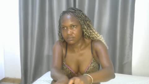 Snapshot of east_queen chatting on 01-08-25, 05:59 east_queen online show from 01-08-25, 05:59