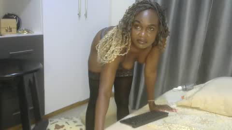 Snapshot of east_queen chatting on 01-09-25, 10:52 east_queen online show from 01-09-25, 10:52