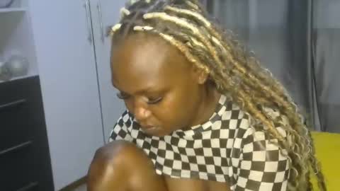 Snapshot of east_queen chatting on 01-18-25, 10:17 east_queen online show from 01-18-25, 10:17