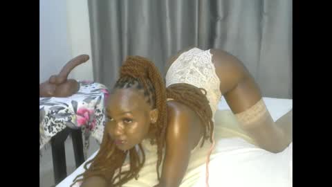 Snapshot of east_queen chatting on 02-27-25, 04:32 east_queen online show from 02-27-25, 04:32