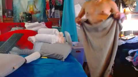 eastbayboy57 online show from 01-19-26, 03:49