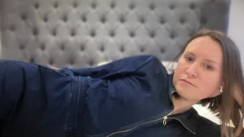 Nadia Ferreira  online show from 01-26-25, 04:09