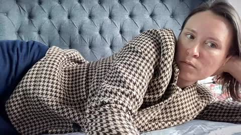 Nadia Ferreira  online show from 09-11-25, 09:20