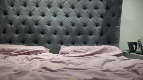 Nadia Ferreira  online show from 12-15-25, 11:09