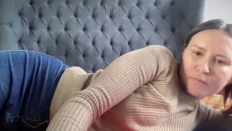 Nadia Ferreira  online show from 01-06-26, 02:43