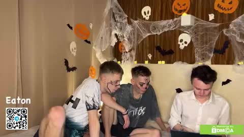 Snapshot of eaton_ chatting on 10-31-25, 05:58 eaton_ online show from 10-31-25, 05:58