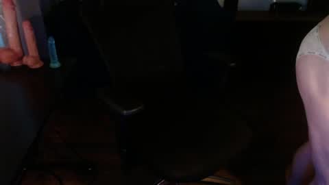 Snapshot of ebfreely chatting on 05-03-26, 11:44 Eric online show from 05-03-26, 11:44