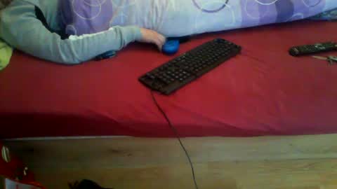 Snapshot of eblata chatting on 12-24-24, 08:55 shy yoong cross online show from 12-24-24, 08:55