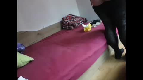 Snapshot of eblata chatting on 02-05-25, 01:00 shy yoong cross online show from 02-05-25, 01:00