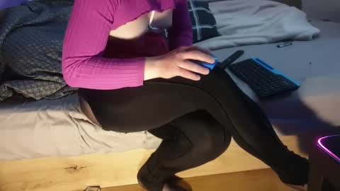 Snapshot of eblata chatting on 02-23-25, 02:18 shy yoong cross online show from 02-23-25, 02:18