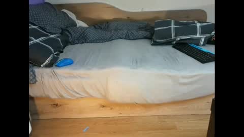 Snapshot of eblata chatting on 03-01-25, 06:46 shy yoong cross online show from 03-01-25, 06:46