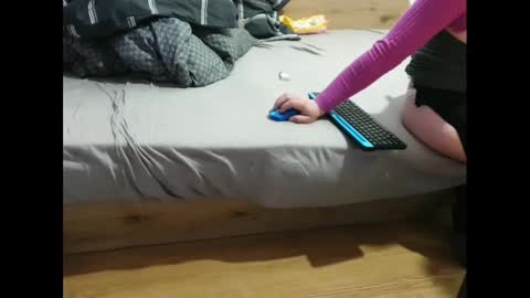 Snapshot of eblata chatting on 03-01-25, 09:04 shy yoong cross online show from 03-01-25, 09:04