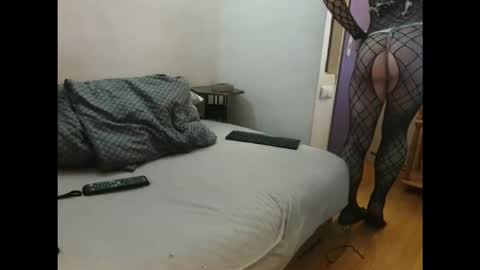 Snapshot of eblata chatting on 11-05-25, 03:01 shy yoong cross online show from 11-05-25, 03:01