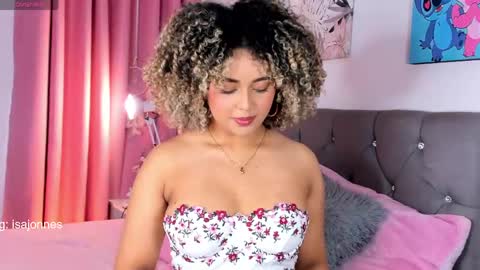 Snapshot of ebony_curly2 chatting on 04-26-26, 06:05 isa online show from 04-26-26, 06:05