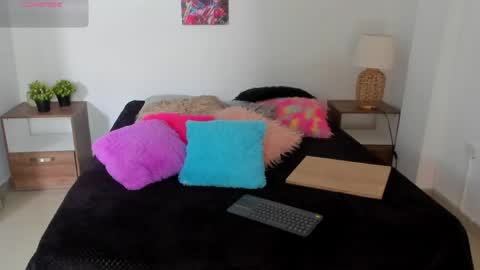 ebony_cute9 online show from 04-25-26, 07:00