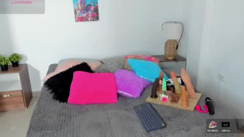 ebony_cute9 online show from 04-27-26, 07:01