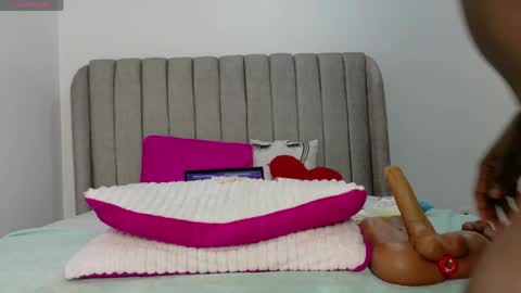 ebony_pearl69 online show from 04-24-26, 02:36