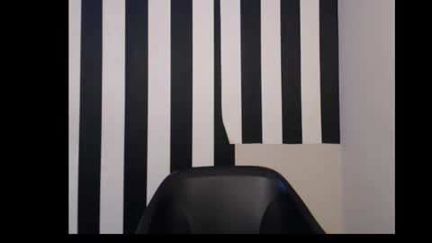 Ella online show from 10-26-25, 11:42