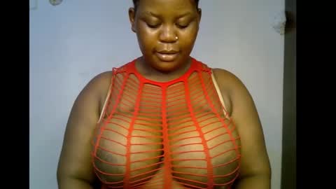 Snapshot of ebony_plumx12 chatting on 12-17-25, 08:04 Prisy online show from 12-17-25, 08:04