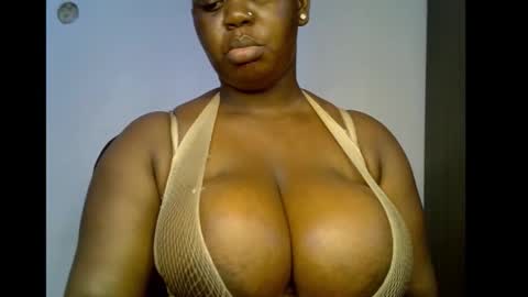 Snapshot of ebony_plumx12 chatting on 12-20-25, 06:04 Prisy online show from 12-20-25, 06:04