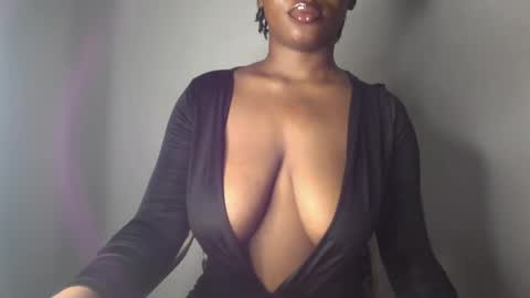 Snapshot of ebony_pussy98 chatting on 12-06-24, 04:36 delilah online show from 12-06-24, 04:36