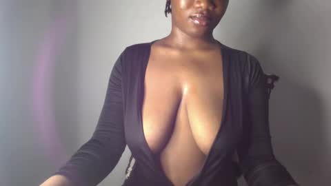 Snapshot of ebony_pussy98 chatting on 12-13-24, 03:05 delilah online show from 12-13-24, 03:05