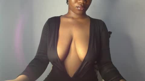 Snapshot of ebony_pussy98 chatting on 12-15-24, 08:25 delilah online show from 12-15-24, 08:25