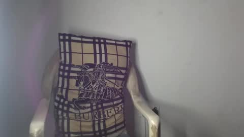 Snapshot of ebony_pussy98 chatting on 12-17-24, 06:02 delilah online show from 12-17-24, 06:02