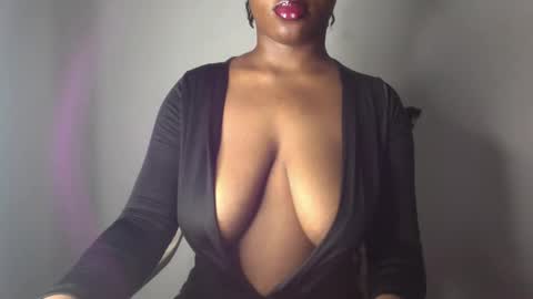 Snapshot of ebony_pussy98 chatting on 12-19-24, 03:40 delilah online show from 12-19-24, 03:40