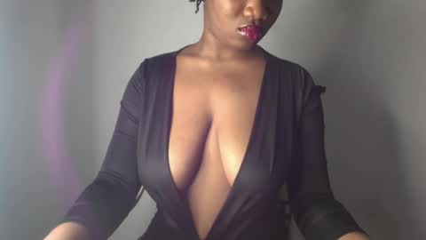 Snapshot of ebony_pussy98 chatting on 12-21-24, 06:09 delilah online show from 12-21-24, 06:09