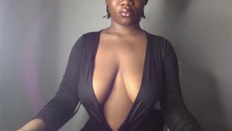 Snapshot of ebony_pussy98 chatting on 02-12-25, 05:37 delilah online show from 02-12-25, 05:37